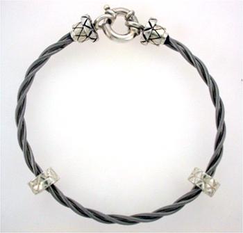 Reller Signature New Twist™ Bead Bracelet with two Keeper beads and threaded clasp for easy access. A Reller exclusive addtion to our bead system.